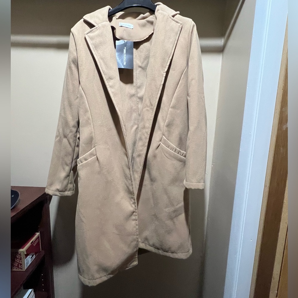 Long tan coat - XS - over sized.
75% polyester 
25% Lana